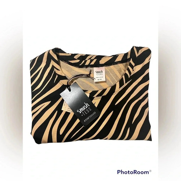 Smash + Tess The T-Shirt Bodysuit
Lexi Leopard - Picture 6 of 7